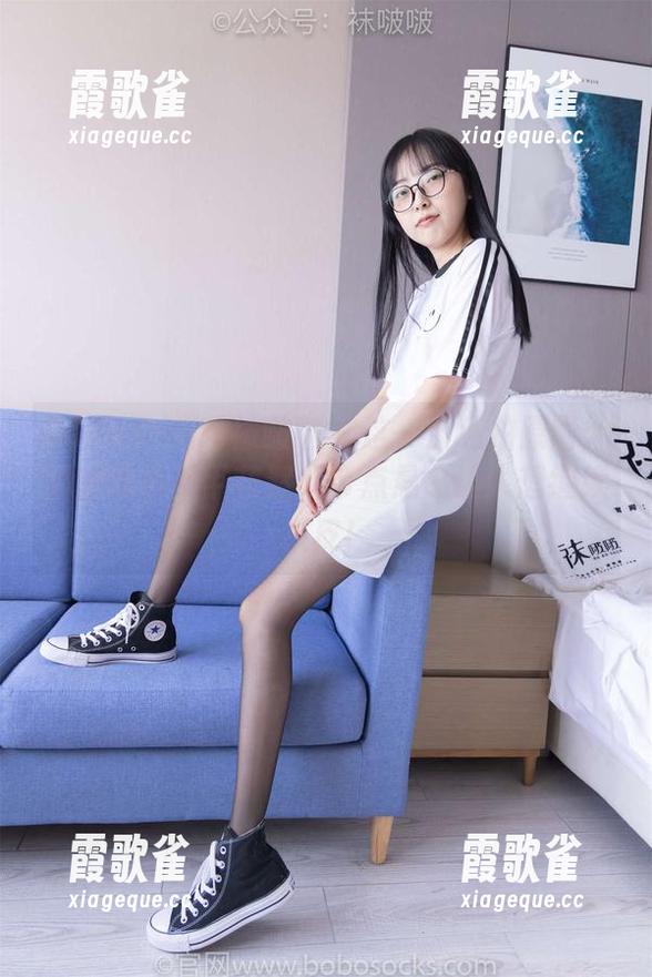 BoBoSocks袜啵啵 - 这一波私拍原图：奶油黑色美甲花絮，带点悬念让人想继续扒皮！
