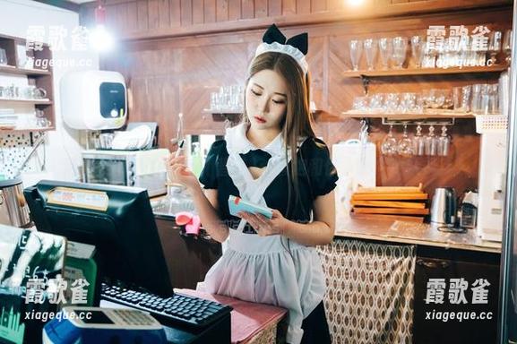 精选美图里的Bomi(普美)：旗袍和你，哪个更妖娆？