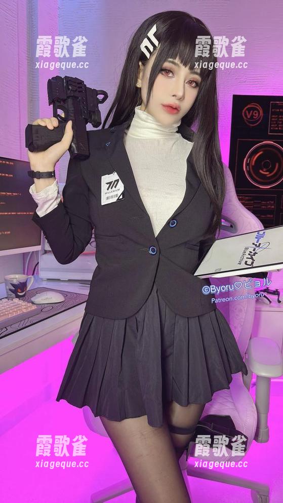 超越平凡的全套：Byoru的棉袜写真，谁说袜子不能上天？