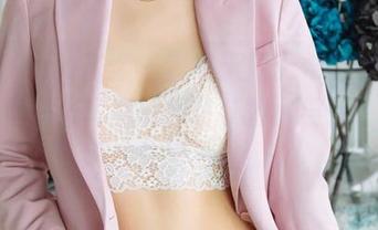 HuaYang花漾 – 置身于周于希的毛衣之中，每一张写真就像跳跃的小猫，让人不禁想瞧一瞧。
