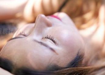 MiiTao蜜桃社 – 逃课看顾乔楠的校园全套，图包里有种不知名的魔力。