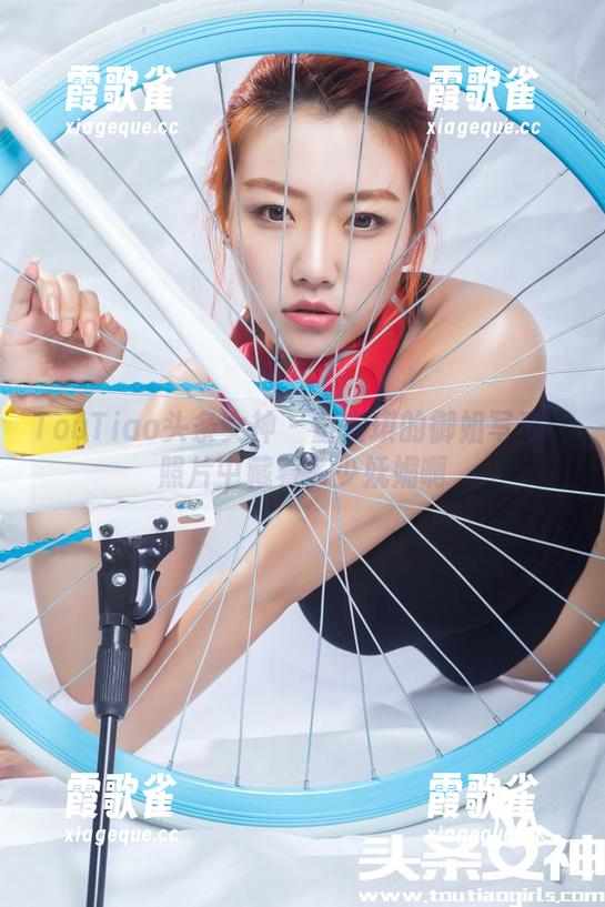 TouTiao头条女神 - 童安琪的御姐写真：照片中藏着多少妩媚啊