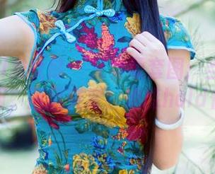 TuiGirl推女郎 – 艾栗栗套图：当御姐遇上插画，画风突变！她能hold住吗？