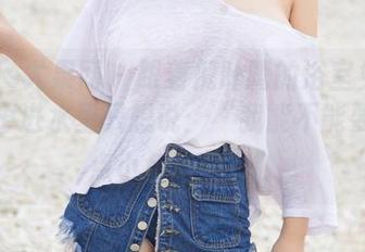 UGirls尤果网 – 跟着倪叶腾的浴室免费套图，掉进水里只想说：“我能不能要求来点小鱼陪我？”
