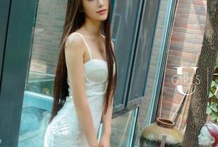UGirls尤果网 – 原图太够味，看看张美荧和她的学妹有啥多神奇的互动。