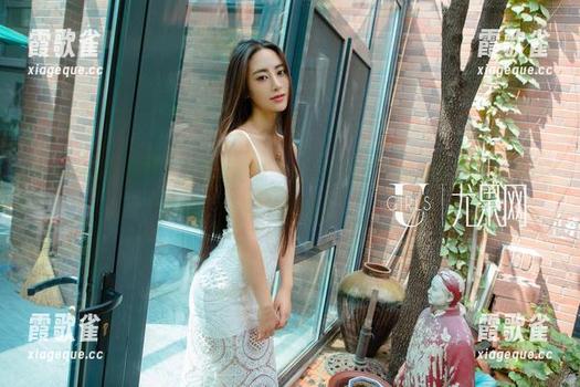 UGirls尤果网 - 原图太够味，看看张美荧和她的学妹有啥多神奇的互动。