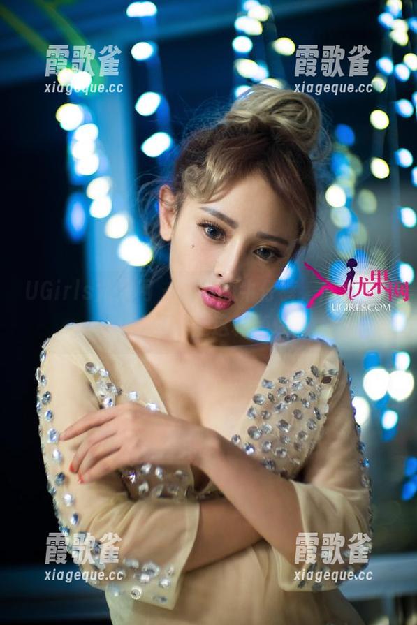 UGirls尤果网 - 最新的牛仔裤，欣杨Kitty让你爱上这种随性。