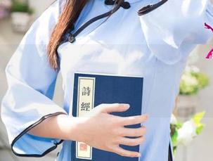 UGirls尤果网 – 最新图册来咯！陈七七的网袜，这画风大概是走错片场了。