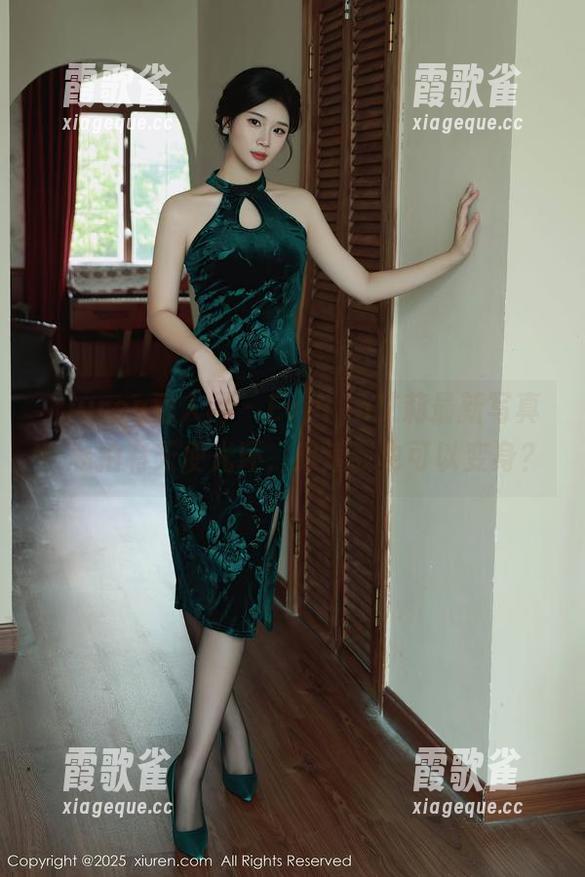Xiuren秀人网 - Evelyn艾莉最新写真：私拍有天使光环，难道我也可以变身？