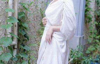 Xiuren秀人网 – 今儿个带你看Jennifer小若的最新图册，镂空的布局会不会让你心里怦怦响？
