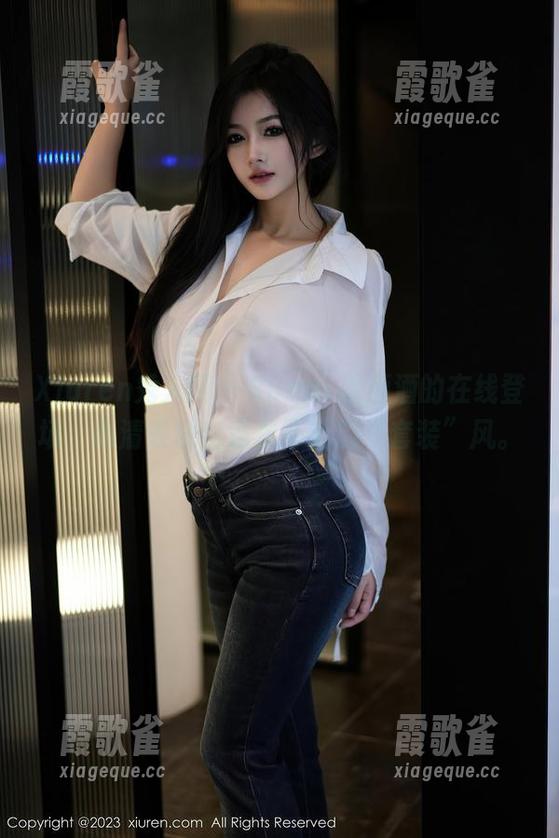 Xiuren秀人网 - Sugar糖酒酒的在线登场，高清表现出意想不到的“套装”风。