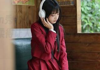 Xiuren秀人网 – 这组原图里的娜娜baby，温柔得让人忍不住想去靠近，但又怕戳破那种氛围。