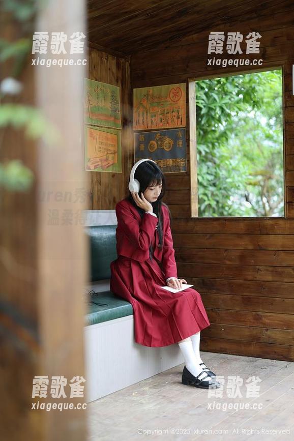 Xiuren秀人网 - 这组原图里的娜娜baby，温柔得让人忍不住想去靠近，但又怕戳破那种氛围。