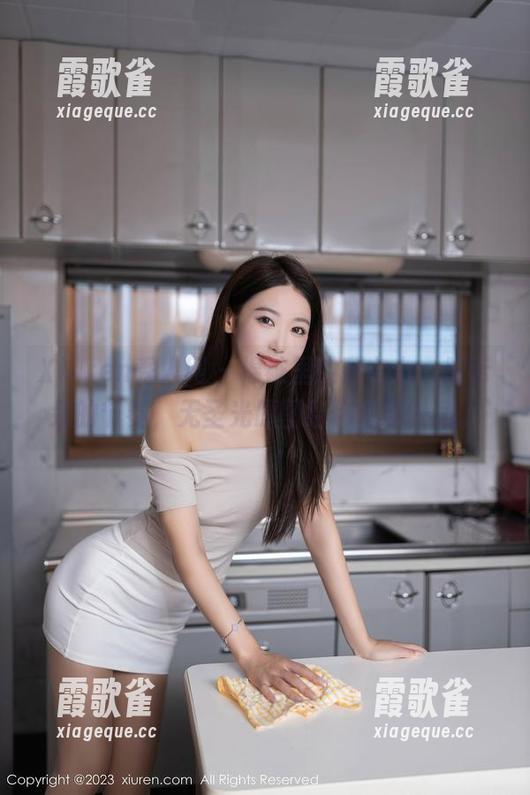Xiuren秀人网 - 棉袜里的甜七七，踩云朵的节奏，无圣光原图给你透露一角。