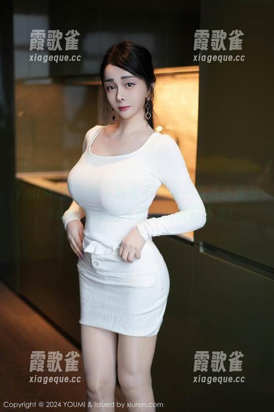 YouMi尤蜜荟 - 内衣不只有一点点小春光，Yumi尤美的写真让人捉摸不定！