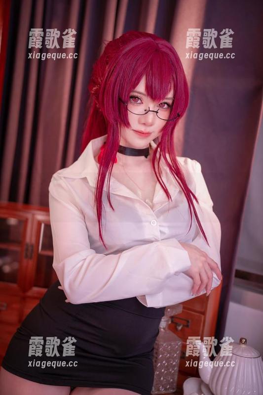 sally多啦雪 少女芳华在sally多啦雪的写真图册中,轻飘飘的梦影进驻