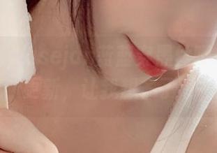 突然发现，usejan蓝蓝穿黑丝睡衣的美图更新，让我想多了呢