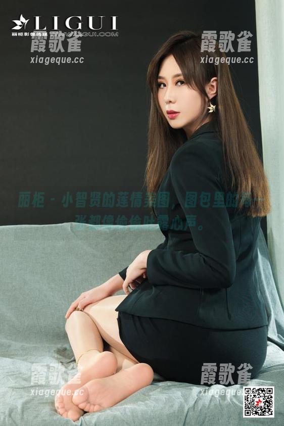 丽柜 - 小智贤的莲情美图，图包里的每一张都像偷偷吐露心声。