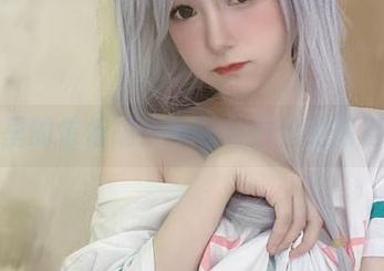 图片里的倦倦喵：吊带与白丝的高清撞击