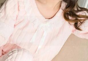 克拉女神 – 盈盈挥洒自如，礼服和图片成了意外的搭档