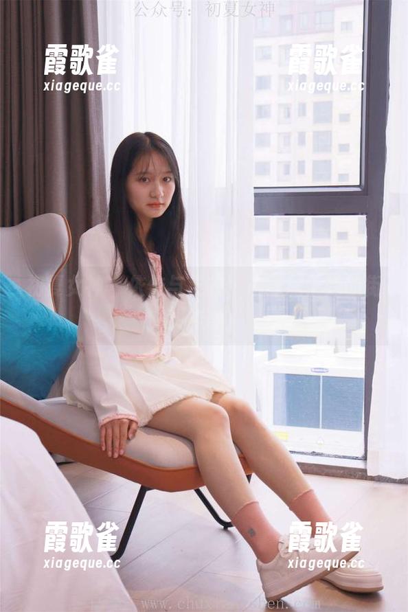 初夏女神 - 依依与皮衣，演绎属于她的街头传奇。