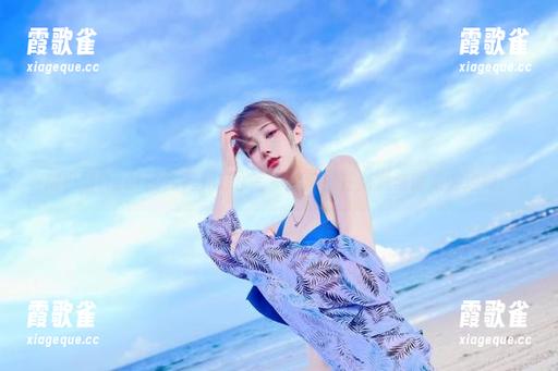 啾小妍Deer的免费死库水写真：淹没在清澈与诱惑的边缘。