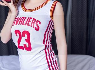 头条女神 – 哇塞，易阳的写真又来了，超级碗杯健身辣妹，这张图片为何让我停留那么久。