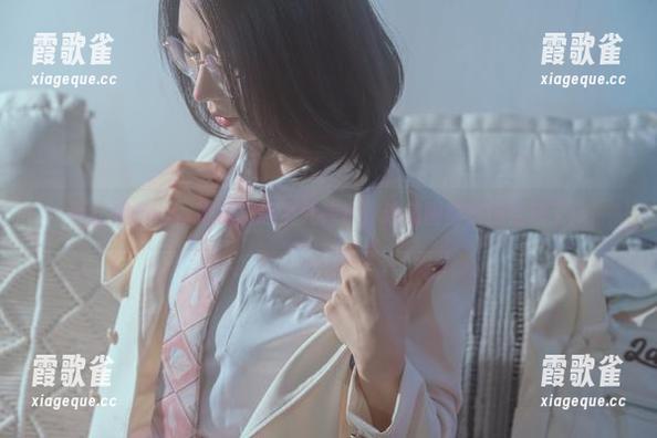 不止是cos，奶桃桃遇上死库水，连美图都变得活泼了！