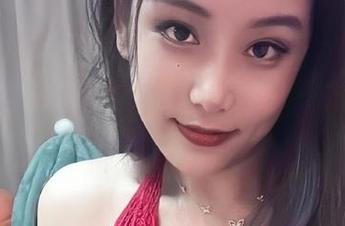 微密圈 – 随意的睡衣，奶雯的写真让人觉得边框都不需要了，直接拿来当壁纸吧！