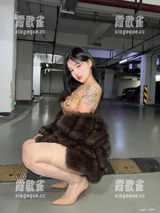 微密圈 - 小u优优子“夏日美图”图集，天真无邪那一抹清爽的蓝天。