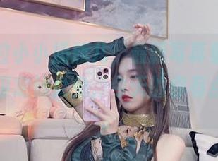 瞧瞧这位小小奶瓶儿，最新写真集直接变身生日限定仙女兔，今天的你有点神奇哦。