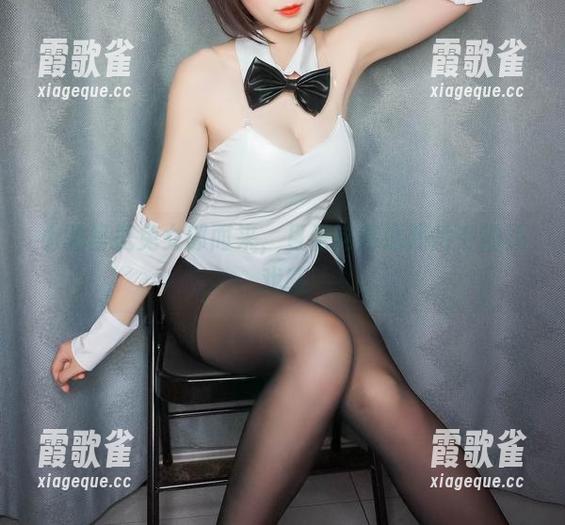 小酥酱携兔女郎而来，且看这高清照片中的嬉戏感