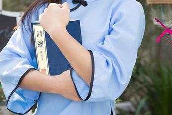 尤果网 – 欣赏一下，Wendy最新短裤原图，显瘦到你怀疑人生。