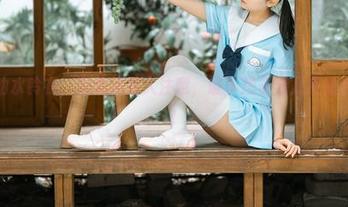 果然是幼水铃衣，温柔又惹人注意，谁不想多看几组福利作品呢？