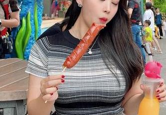 微密圈 – 超高清直击：张老师的双倍快乐，快乐得像是要溢出来一样。