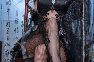 在日奈娇的私房里，有一只奶牛在休息……