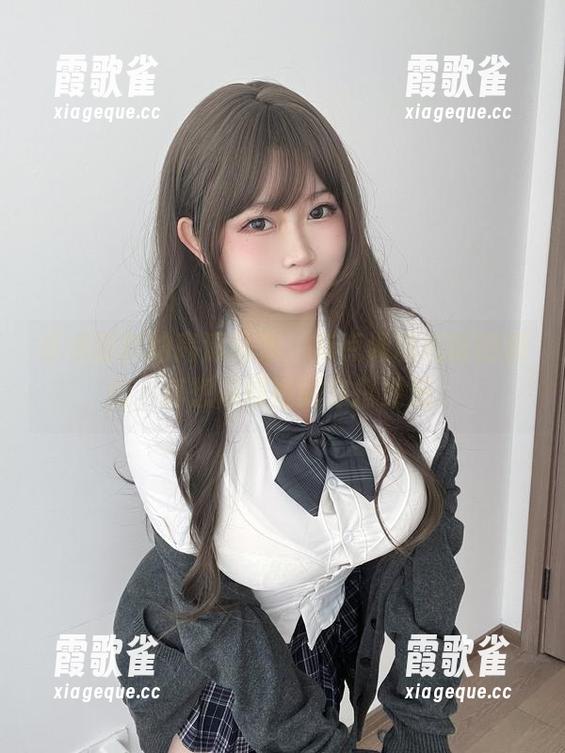 是依酱吖的高清图集，有点像现代版的御姐，真想问问她的穿搭灵感。