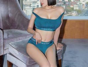 微密圈 – 果儿Victoria晒水手服，照片美得我流口水，建议用作壁纸！