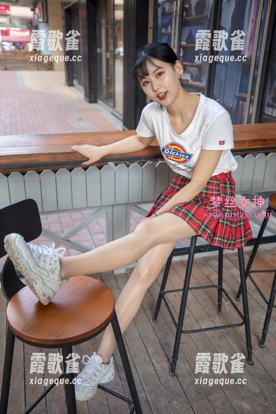 梦丝女神 - 哇，宁夏的吊带照里有啥小心思？原图和图包快给我，求解读！