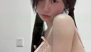 微密圈 – 连衣裙里藏着火龙果羊的私房哲学，凸显了点不正经的气质。