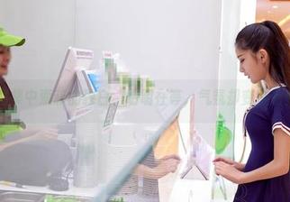 爱丝 – 图集中索菲的独白，明明在等，气氛却变得有些暧昧。