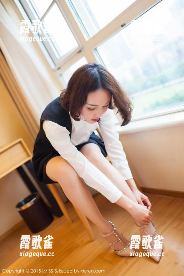爱蜜社 - 小丽莎萌萌哒的皮衣画报，不分享都对不起她这“美图赢家”的差劲称号！