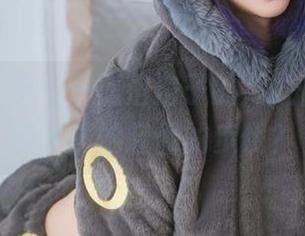 モ私拍选手——狐洛洛子的月之伊布，谁能阻挡她轻盈的步伐？
