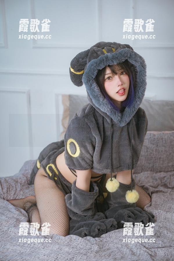 モ私拍选手——狐洛洛子的月之伊布，谁能阻挡她轻盈的步伐？
