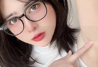 眼酱大魔王w带你飞，空姐肉丝壁纸合集让你意想不到！
