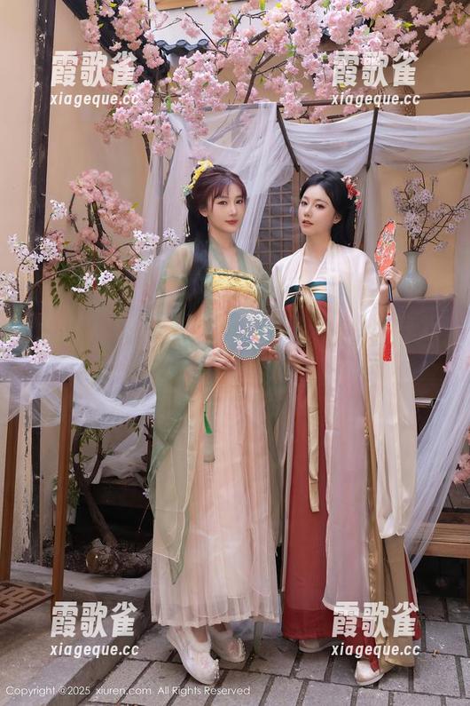 秀人网 - “不务正业的千夜未来，分享双人作品集里的搞怪“