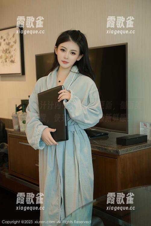 秀人网 - 汁汁内衣套图全新更新，侧面美、背影撩，快来品鉴这一波新鲜感！