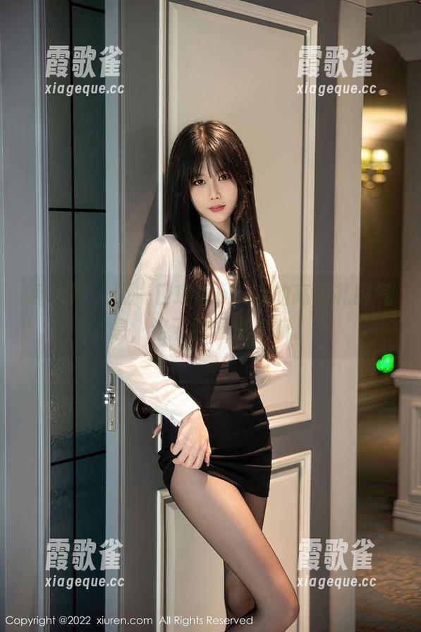秀人网 - 吸一口瑶瑶baby的高清礼服气息，这下载慢慢来嘛。