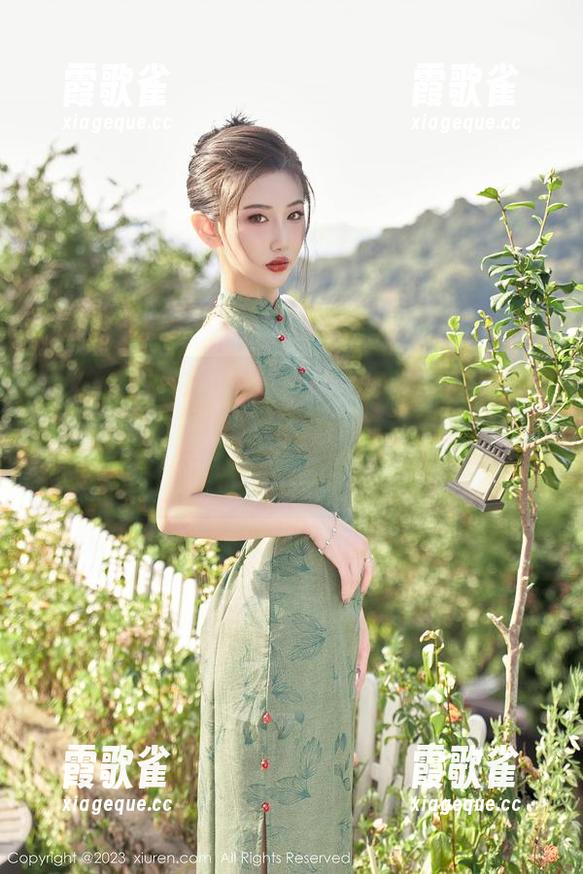 秀人网 - 田冰冰的“裤里丝”写真集，高清之余，诶，袖口的搭配咋那么分心呢，别让我走神啊。