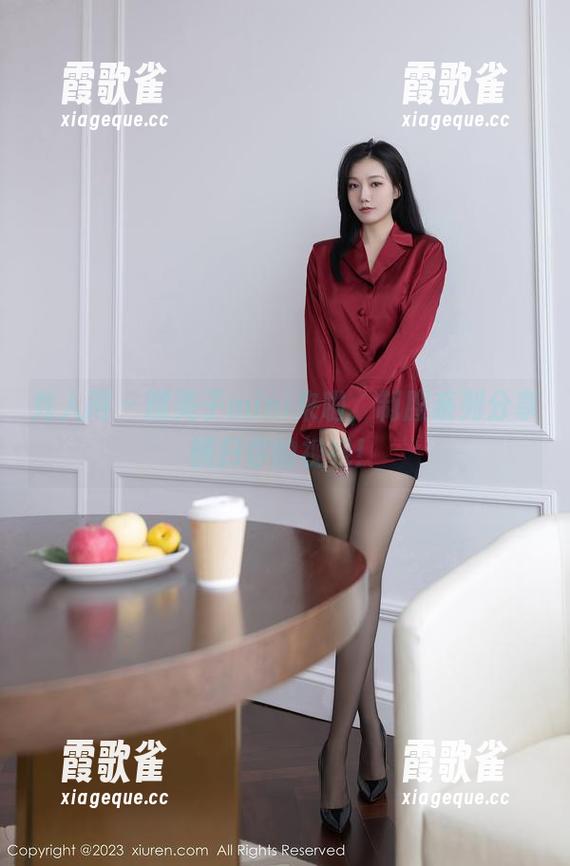 秀人网 - 糯美子mini来啦，制服系列分享横扫你的视线！